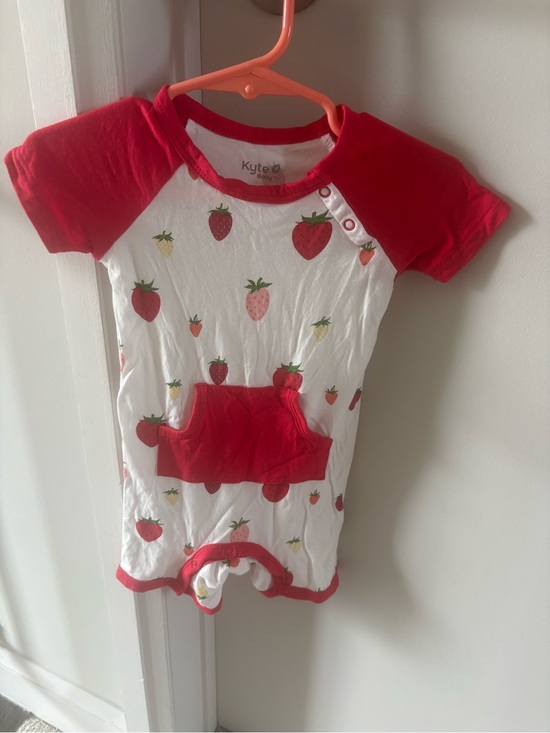 Kyte BABY Other - Kyte BABY Red & White Strawberry Pocket Shortall Romper